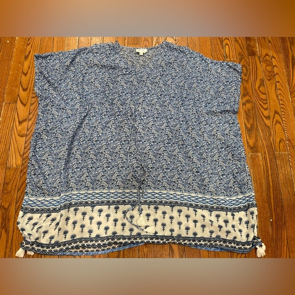 Beach by Beachlunchlounge
Blue and White Floral Top - Picture 1 of 11